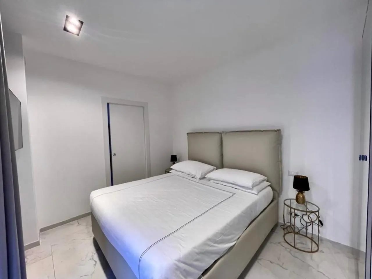Sweethome Frezza Roma 0*,  Italia